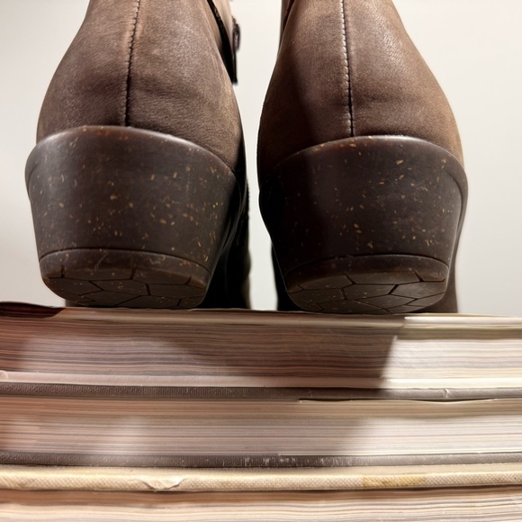 Rockport Brown Taupe Size 9.5M Women’s Ankle Suede Booties - Picture 11 of 15